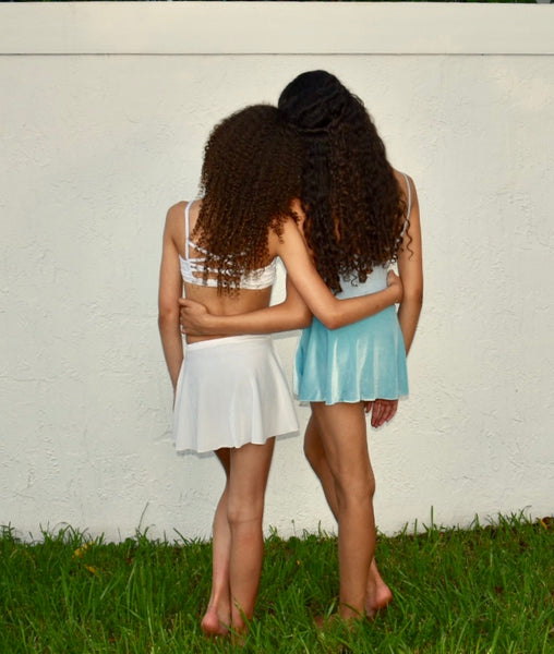 【White】Velvet pull-on skirt