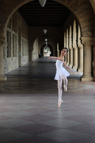 White lace flowy pull-on skirt