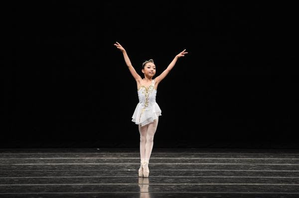 A-5 Beautiful white costume